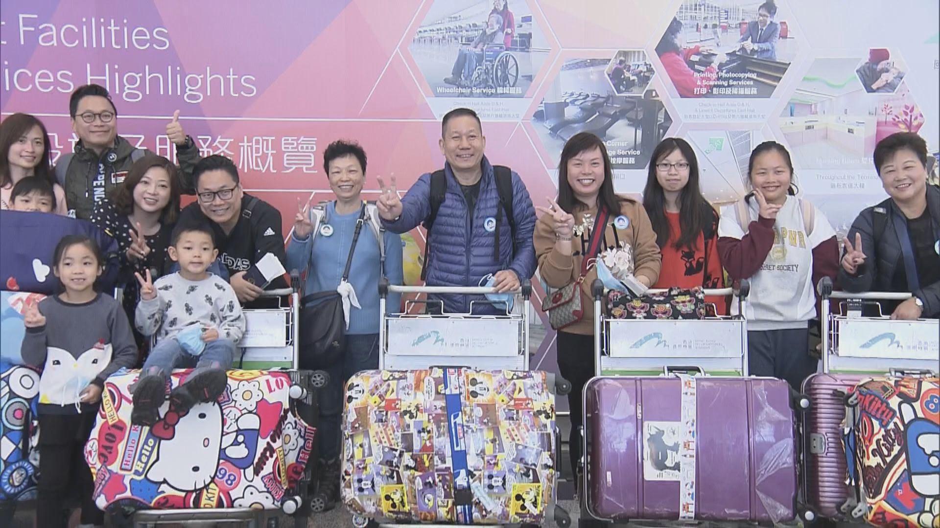 有市民到林村拋寶牒祈福