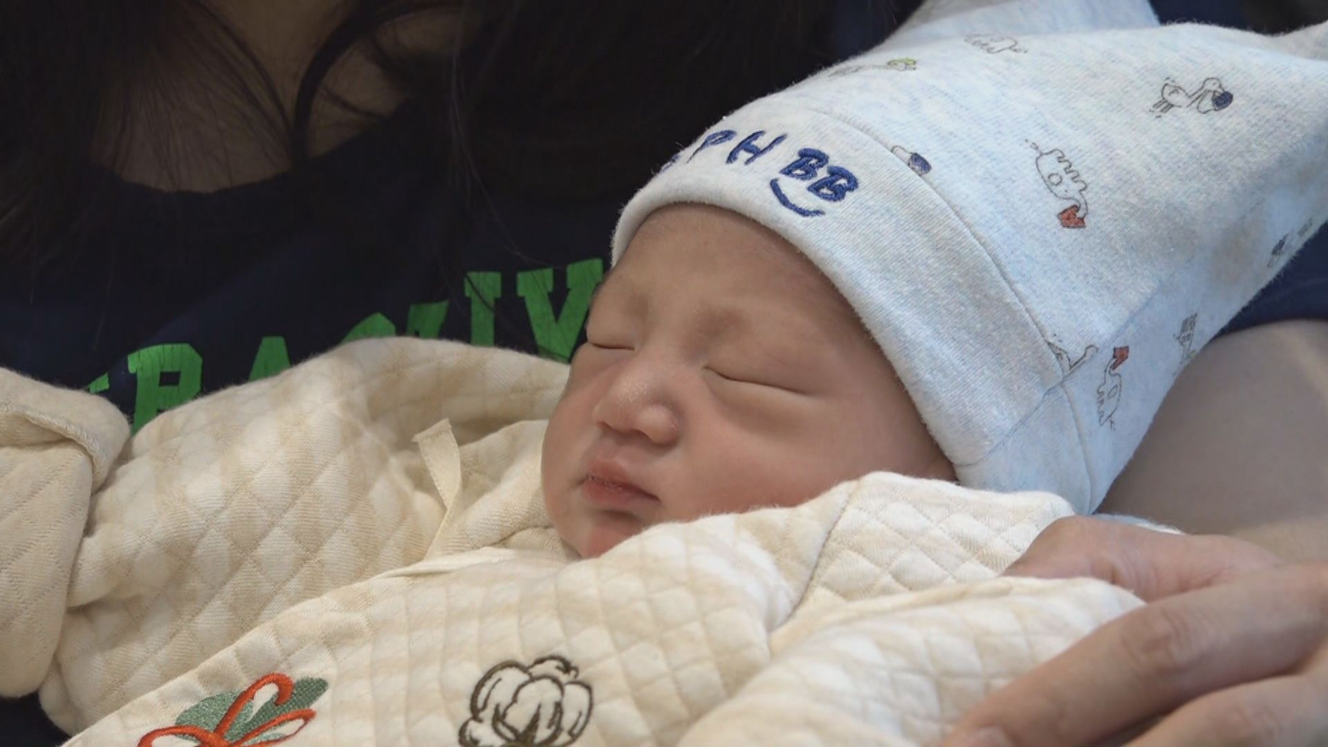 男嬰大年初一零時零分順產出生