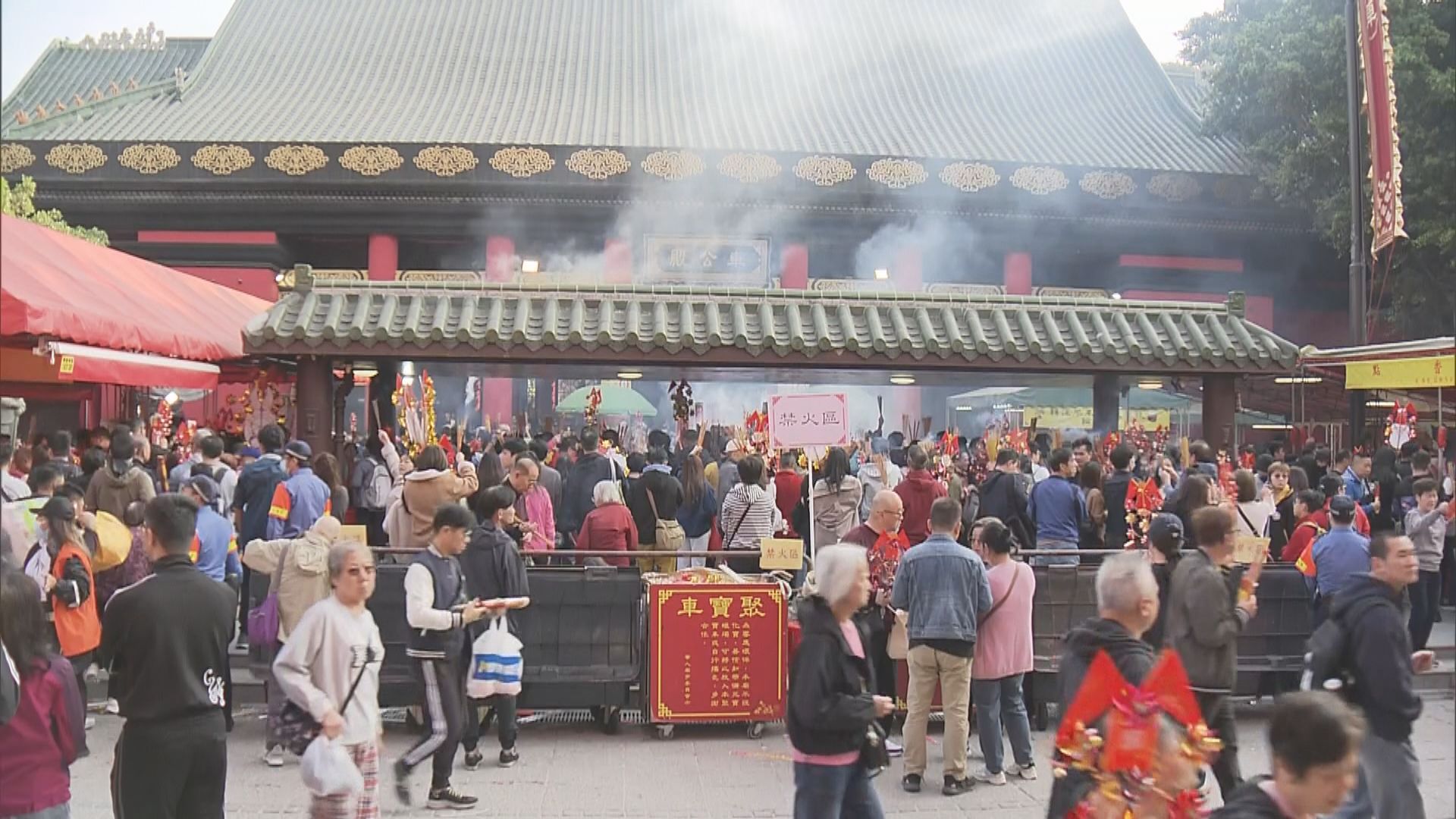 農曆新年｜初三赤口不少市民到車公廟參拜