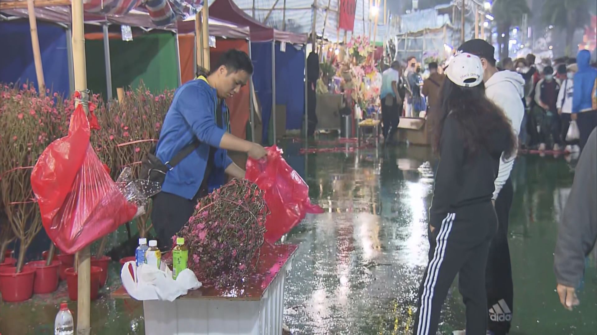 年卅晚維園年宵人流較往年少