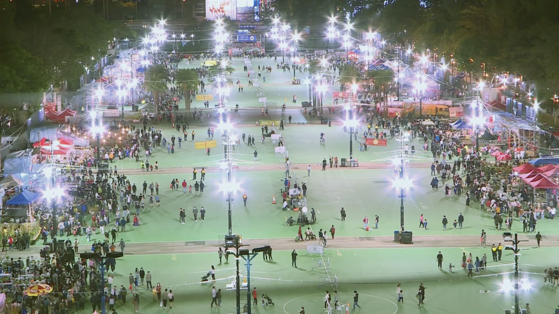 市民晚上到維園花市　熱鬧不及往年