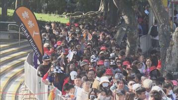 大批球迷提早三小時到場等看賀歲盃