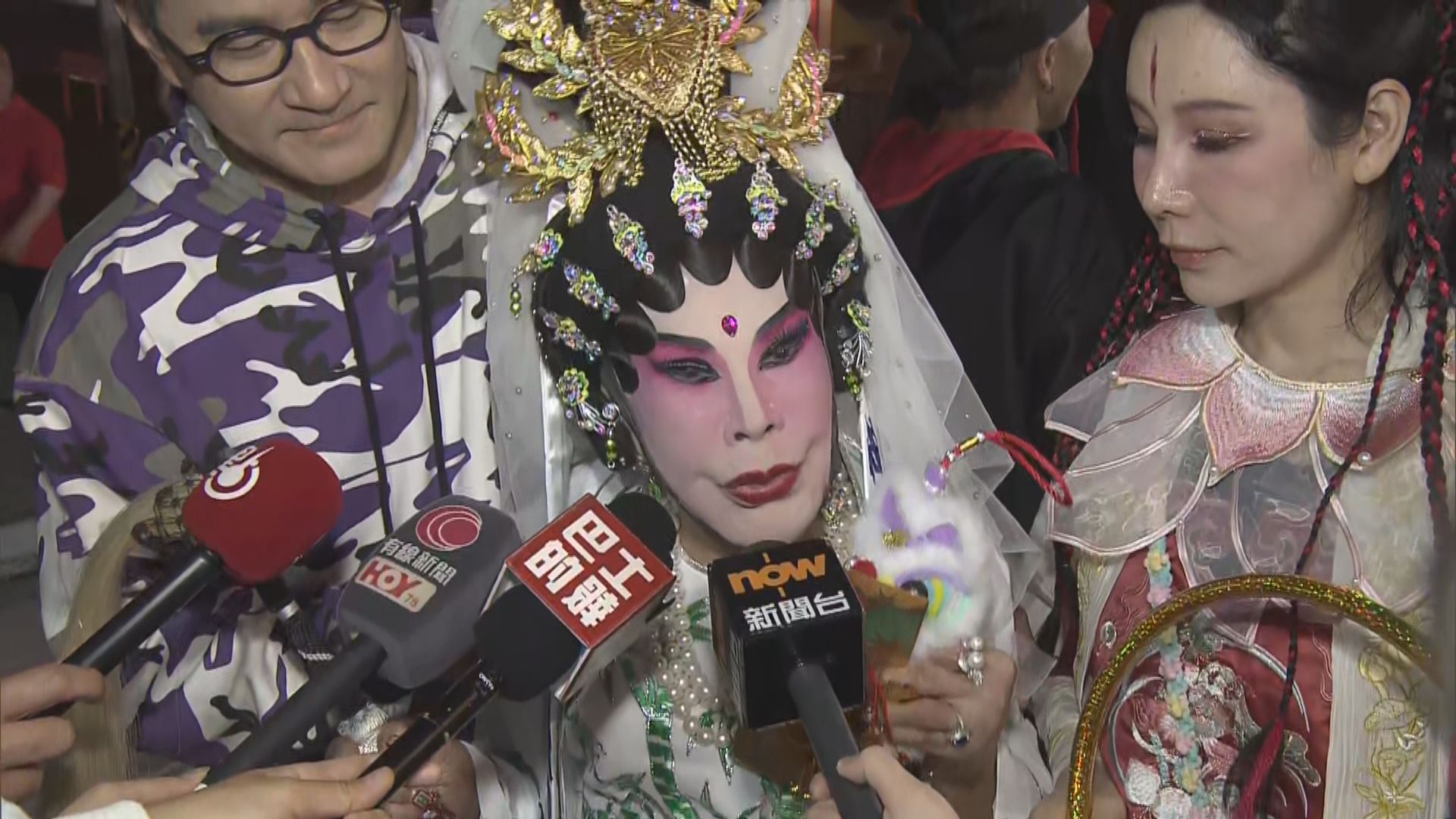 喜迎馬年｜市民黃大仙祠等上頭炷香　黃夏蕙扮觀音現身