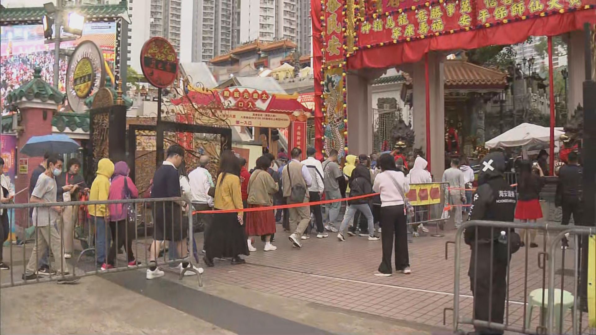 黃大仙祠年初一有大批善信進場祈福