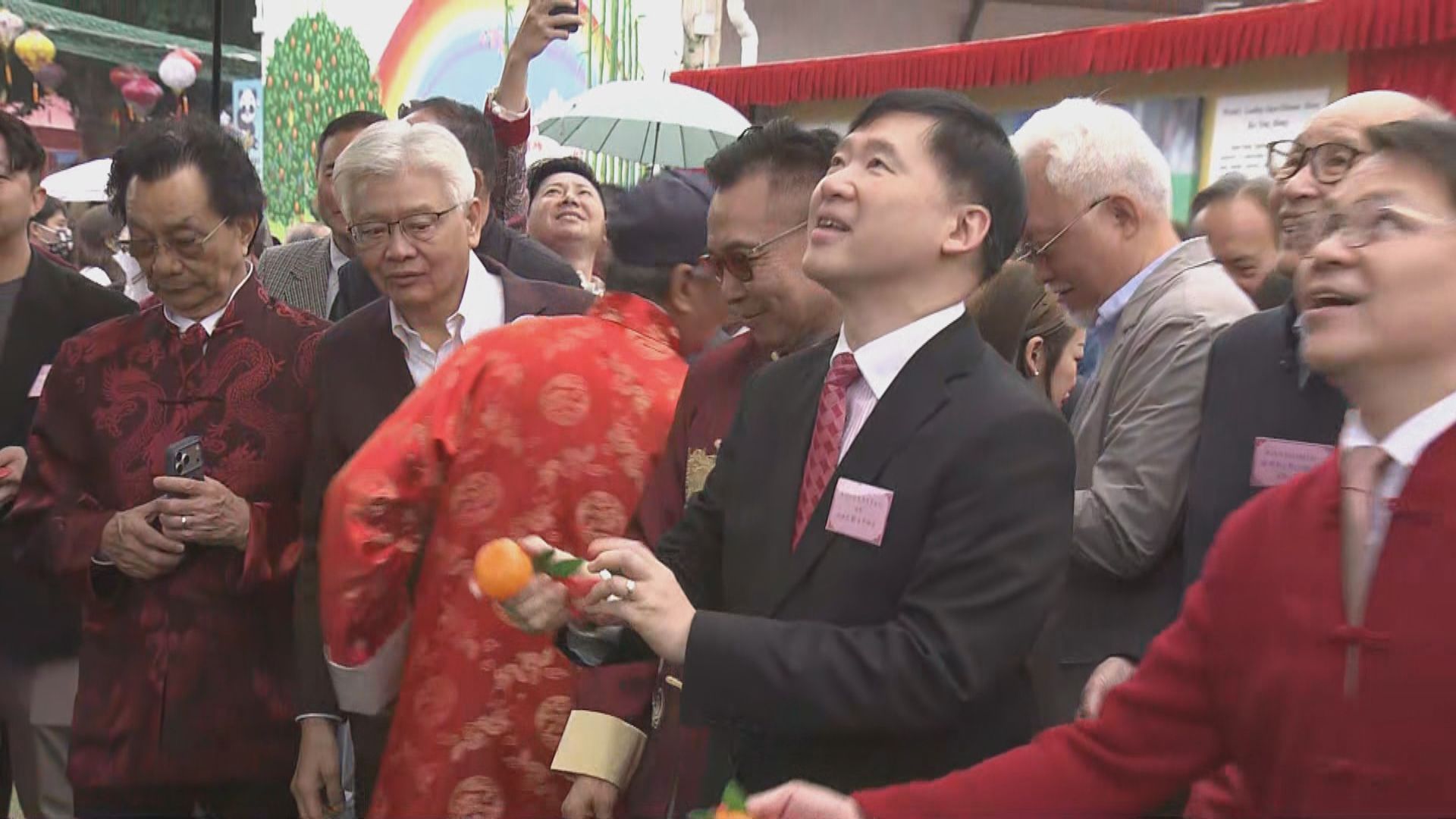 胡健民出席林村許願節嘗試拋寶牒