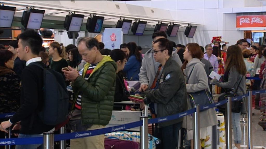 大批市民趁農曆年長假外遊