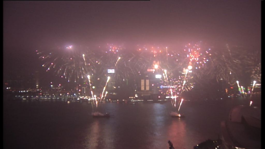 新春煙花維港上空上演