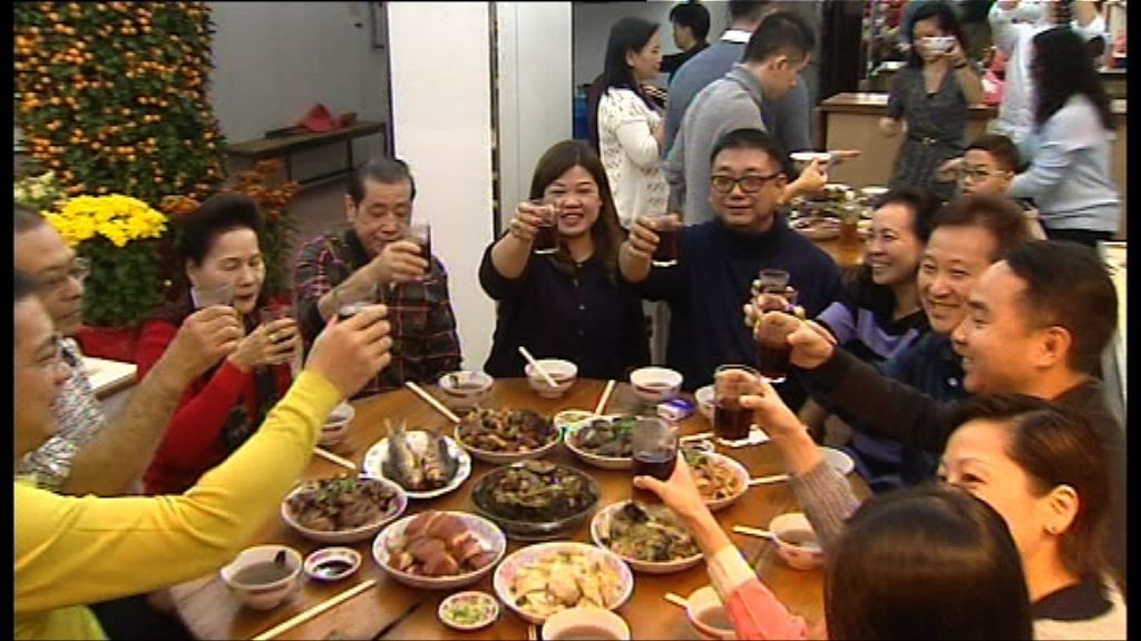 上環海味店維持傳統食開年飯