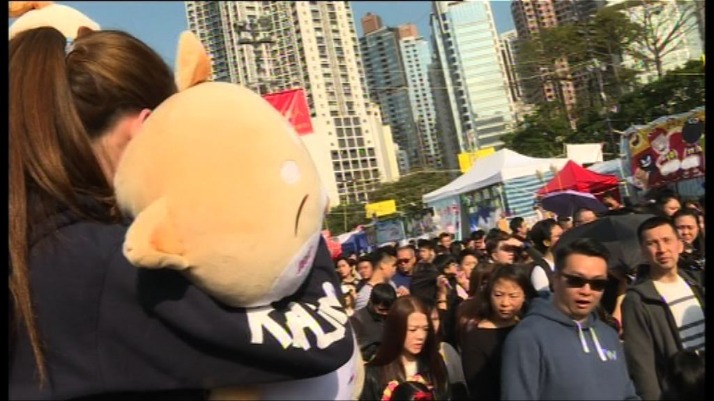 年三十年宵市場人流暢旺