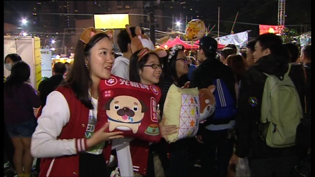 維園年宵人山人海　不少檔主減價促銷