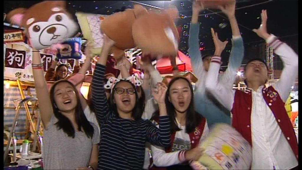 維園年宵人流增多　不少攤檔把握機會促銷