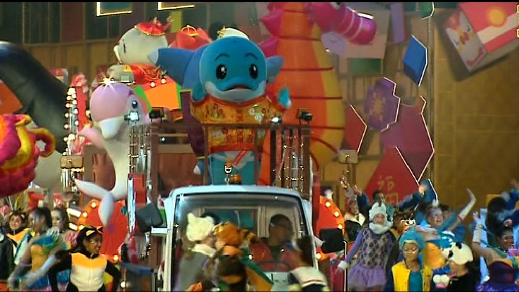 旅發局：約有15萬人現場觀賞花車巡遊