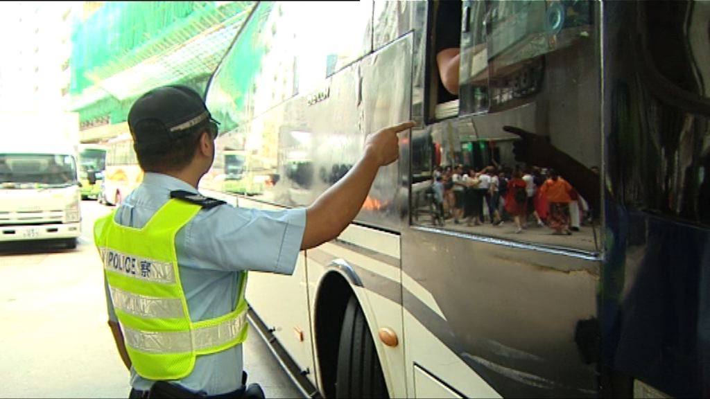警方打擊紅磡旅遊巴違泊見改善