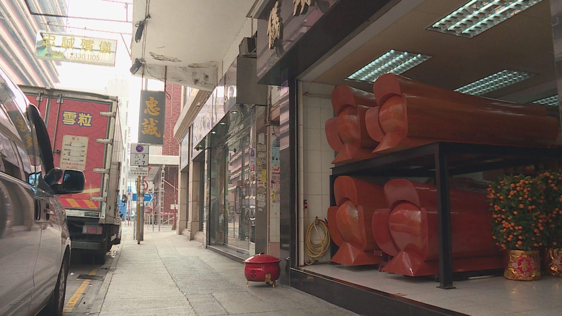 殯儀業界指棺木存貨即將用盡　政府指會安排水路運送棺木