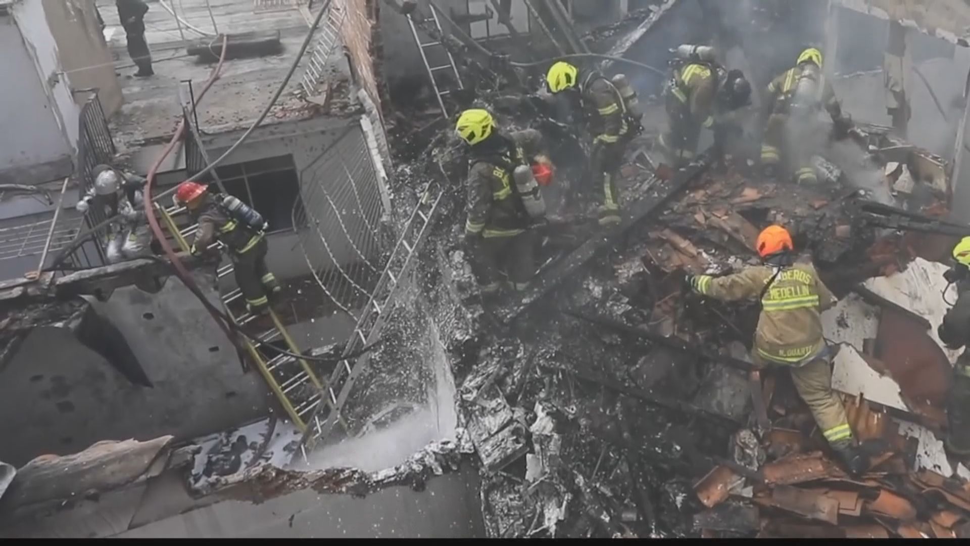 哥倫比亞小型飛機墜落民居最少八人死亡