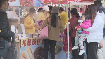 寒冷天氣警告生效 維園年宵熟食檔人頭湧湧