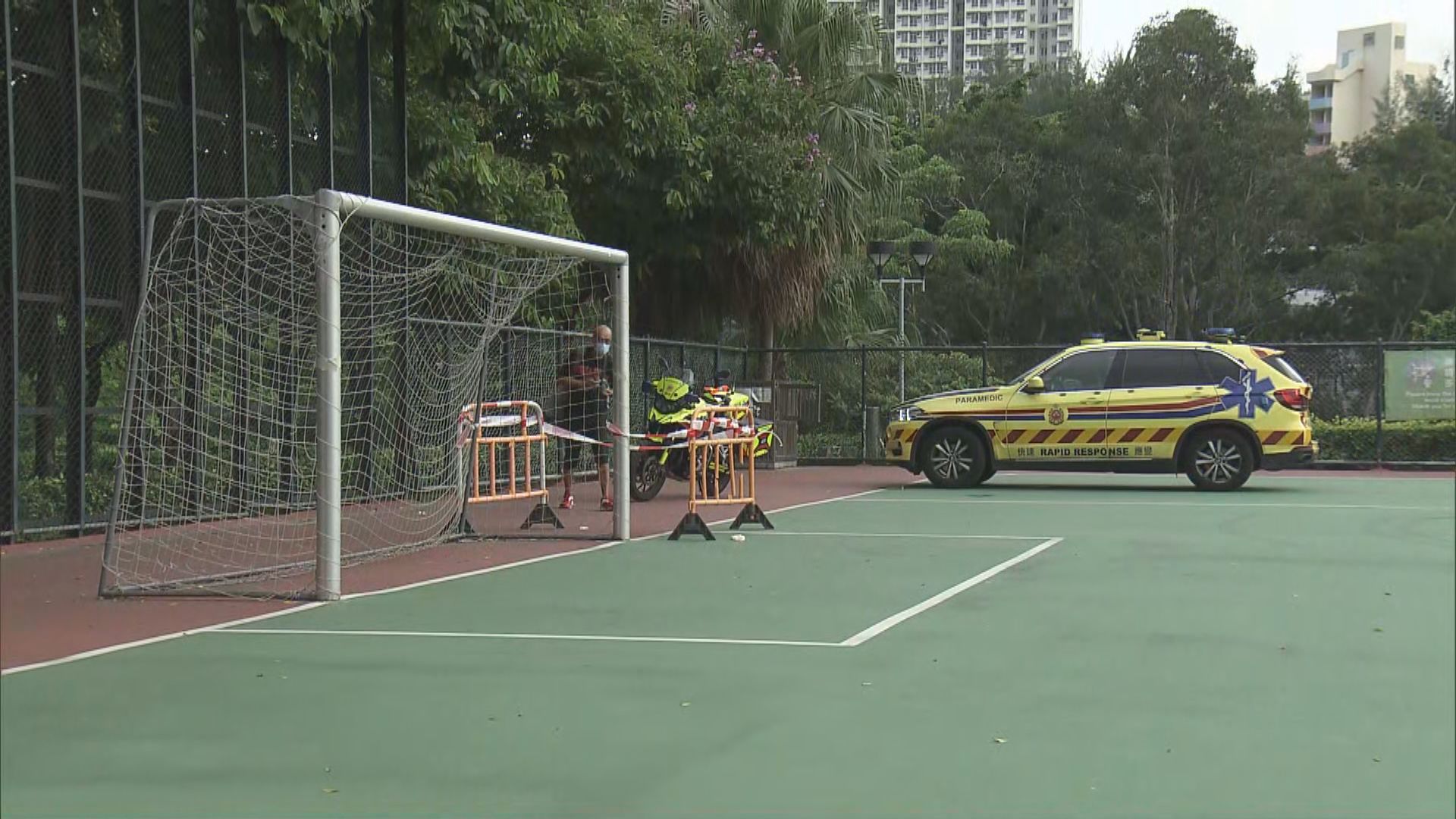 男子球場暈倒昏迷送院