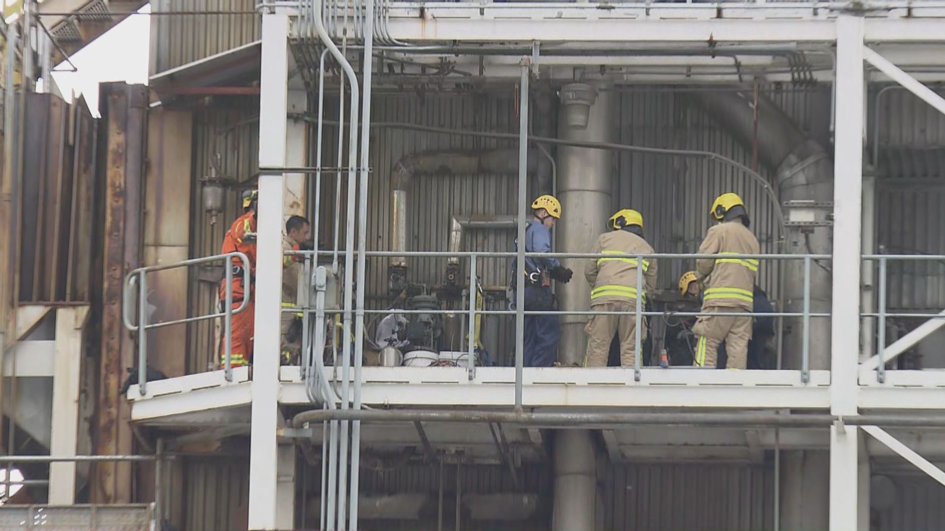 青衣有棚架倒塌意外　4人被困3人已救出