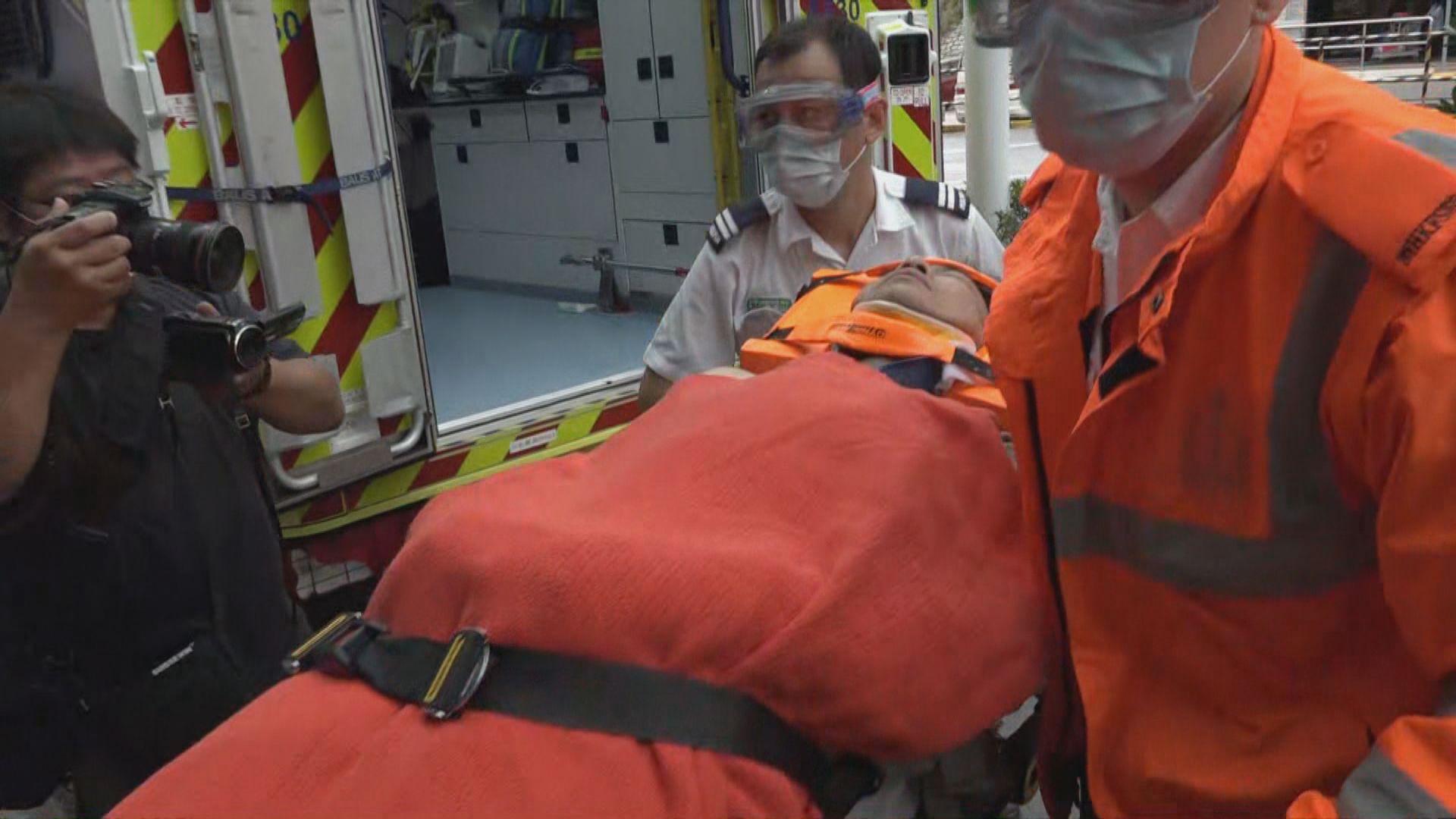 青衣有棚架倒塌意外十人受傷