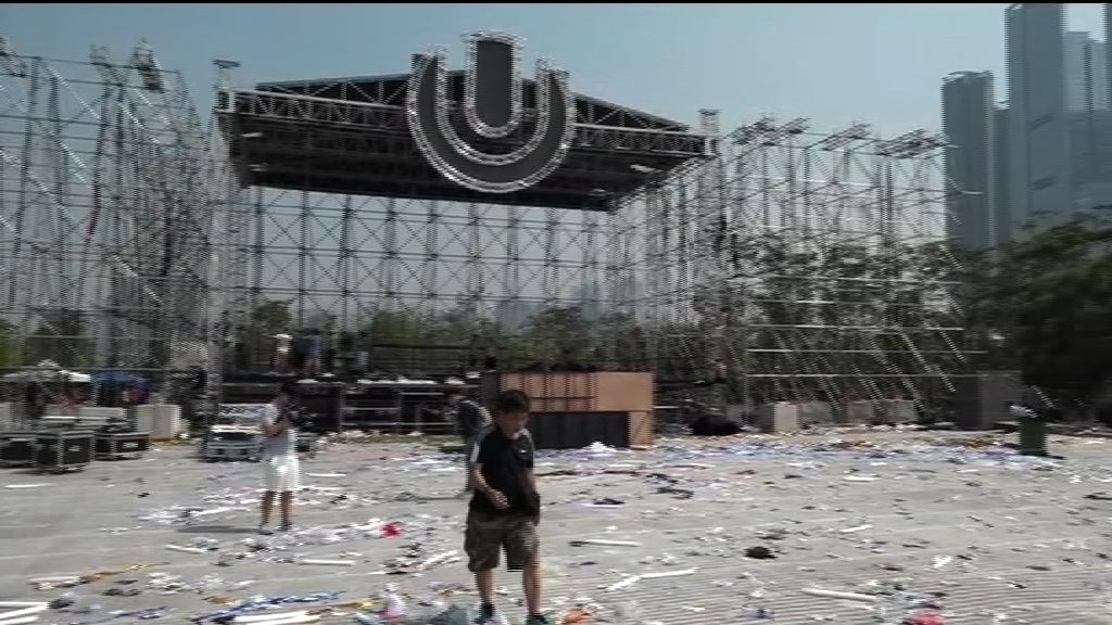 西九音樂節一死三危殆　重案組探員到埸搜證