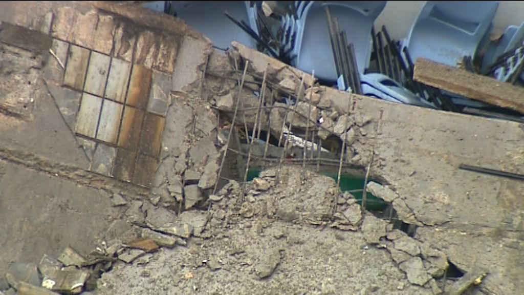 塌下天花鋼筋外露見鏽迹