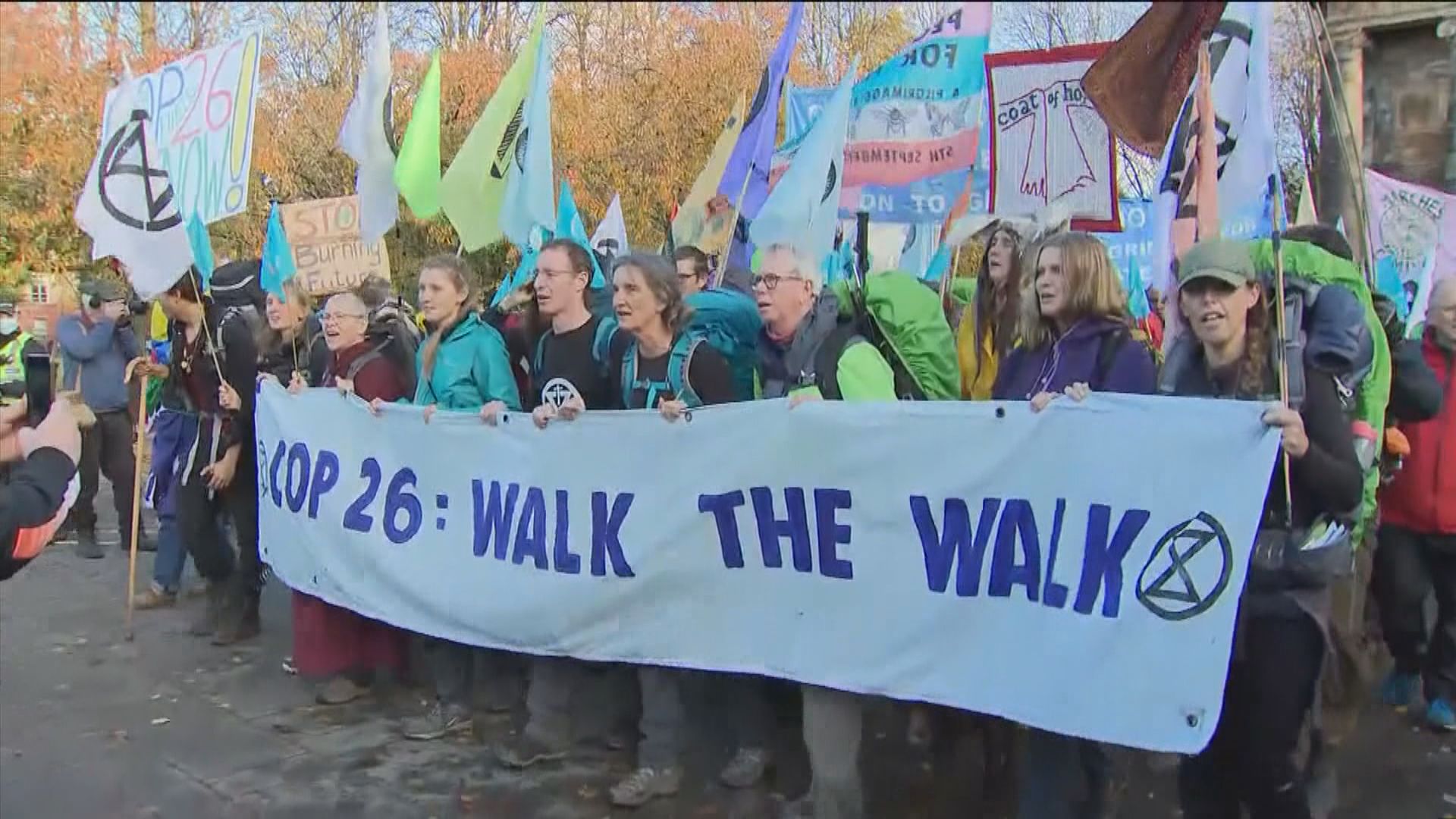 示威者陸續抵達格拉斯哥趁氣候大會示威