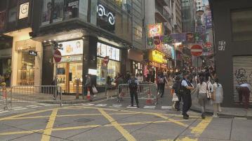 中環德己立街及蘭桂坊一帶實施人潮管制措施 尖沙咀海旁人頭湧湧迎煙花