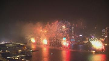 踏入2024 維港上演煙花匯演