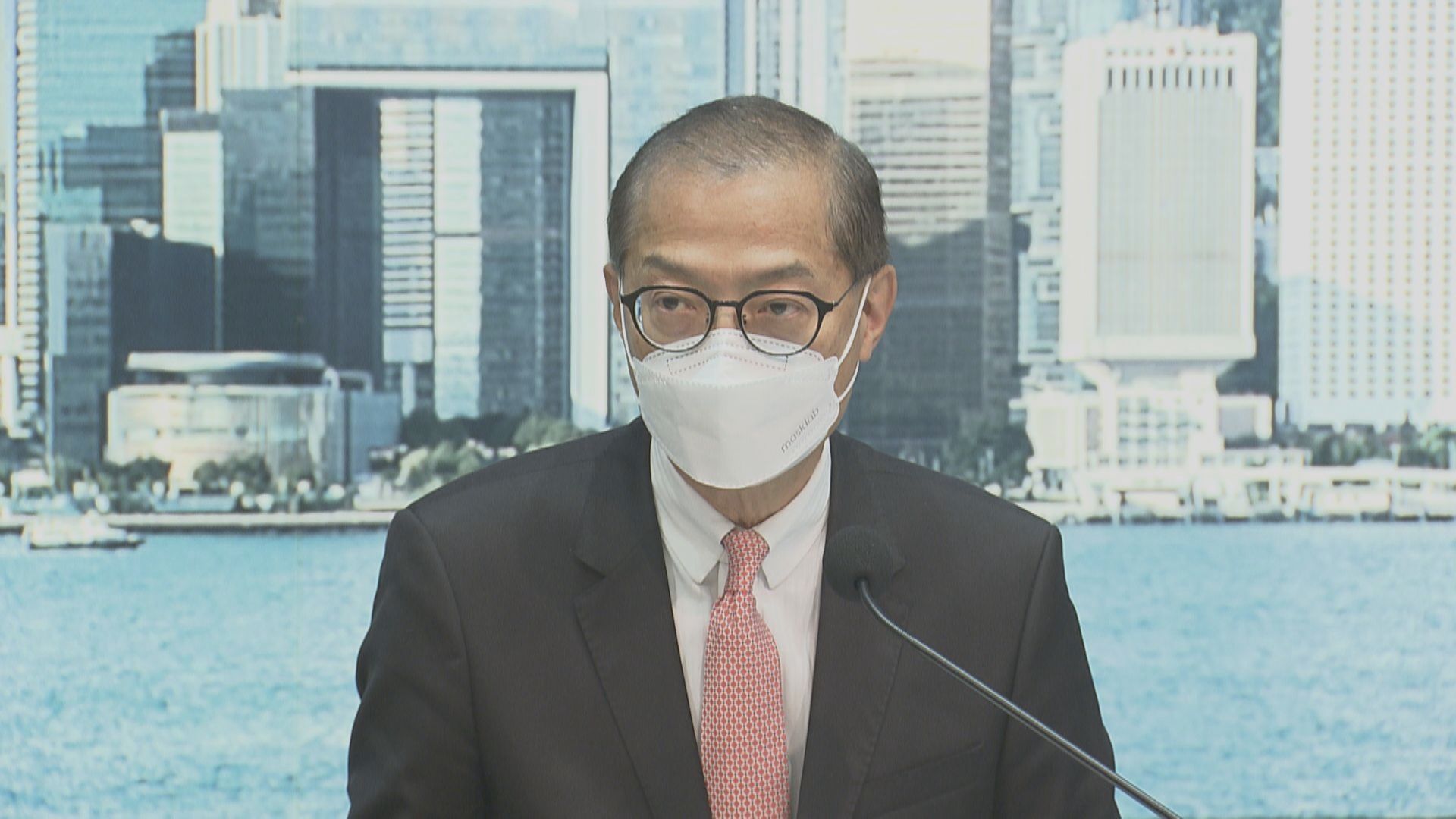 盧寵茂：本港出現一小波新冠病毒感染高峰
