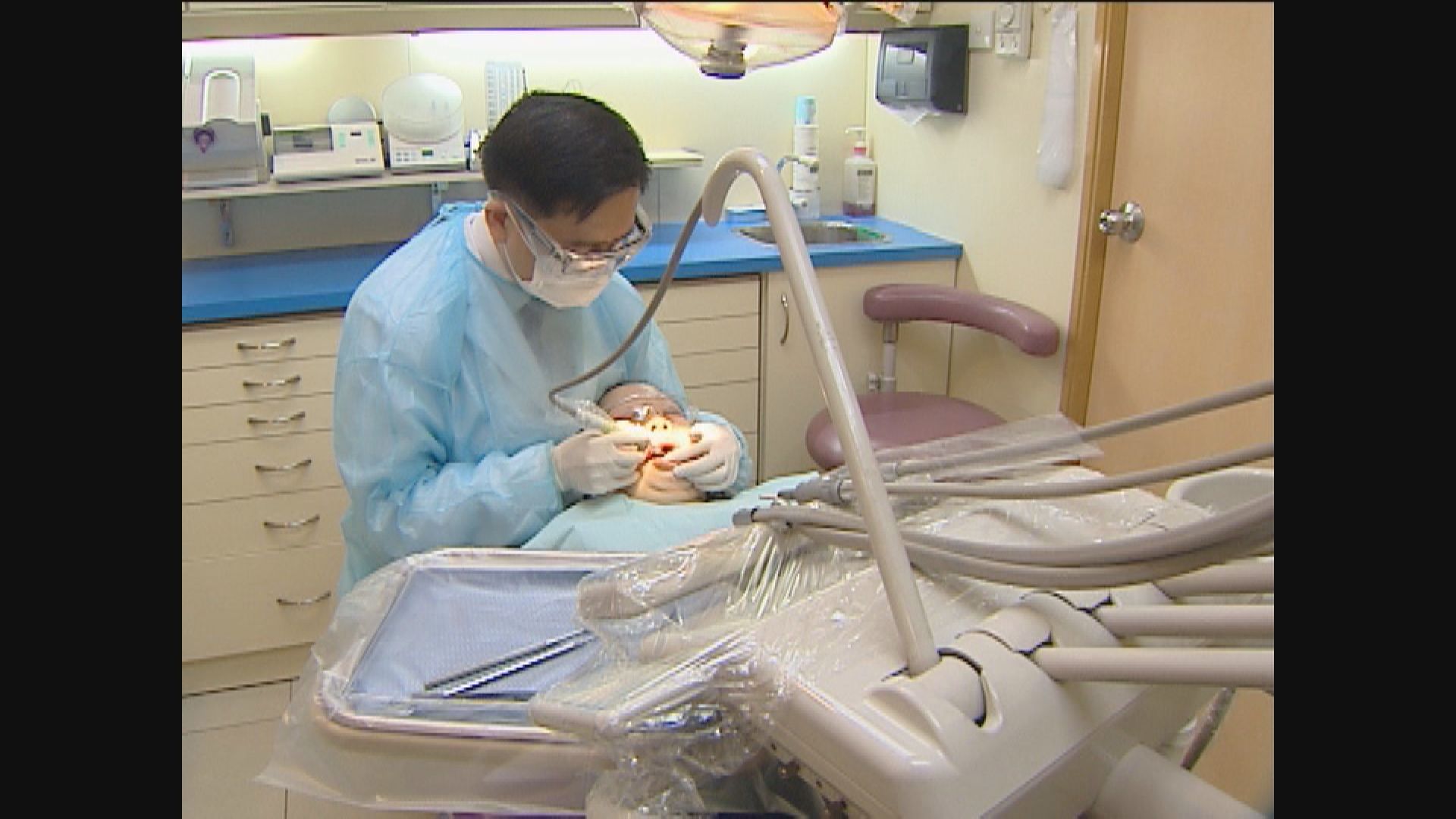 扶貧委員會通過關愛基金上調長者牙科服務資助金額