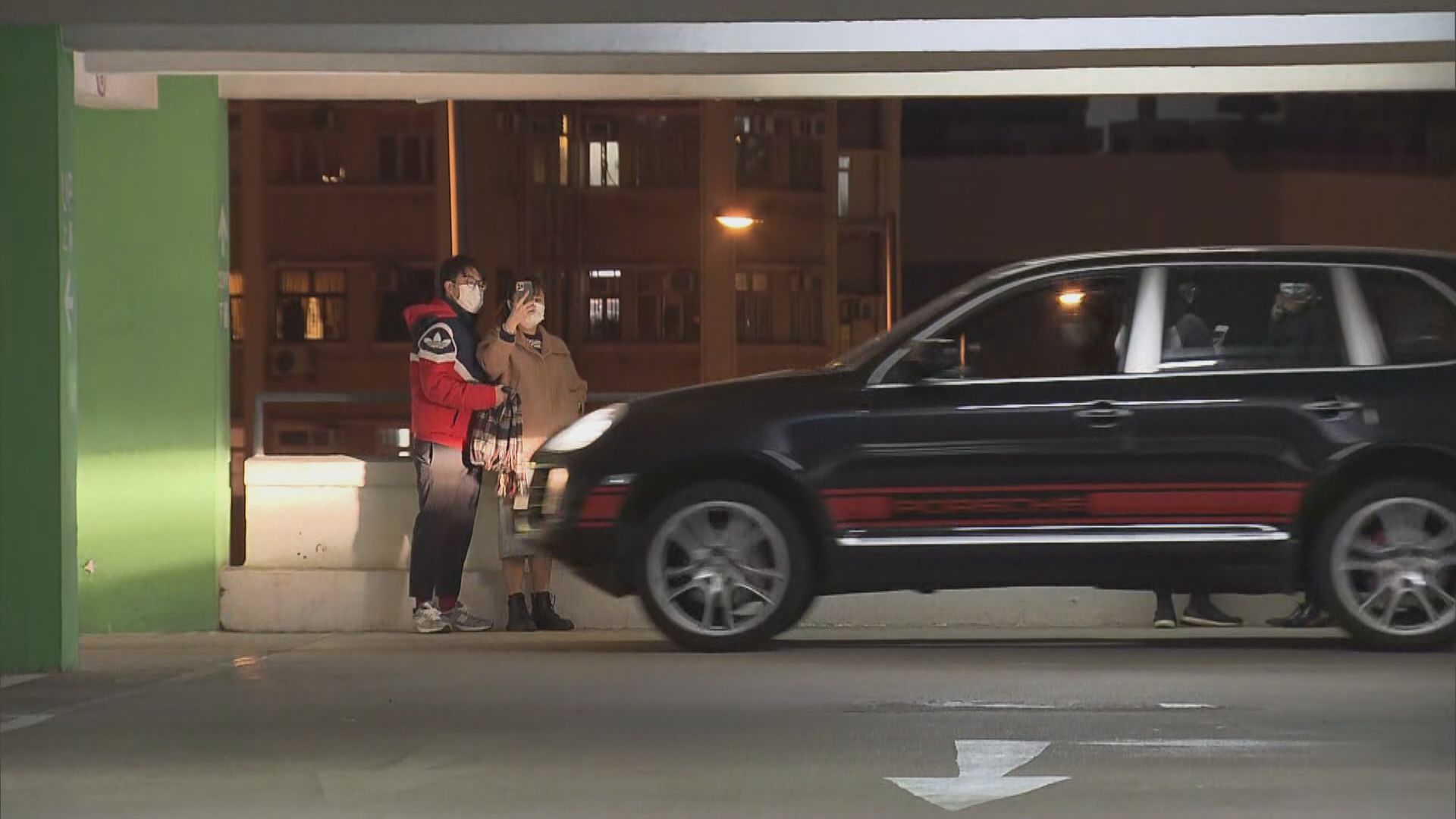 油麻地停車場正式封閉　不少司機午夜前將車駛走