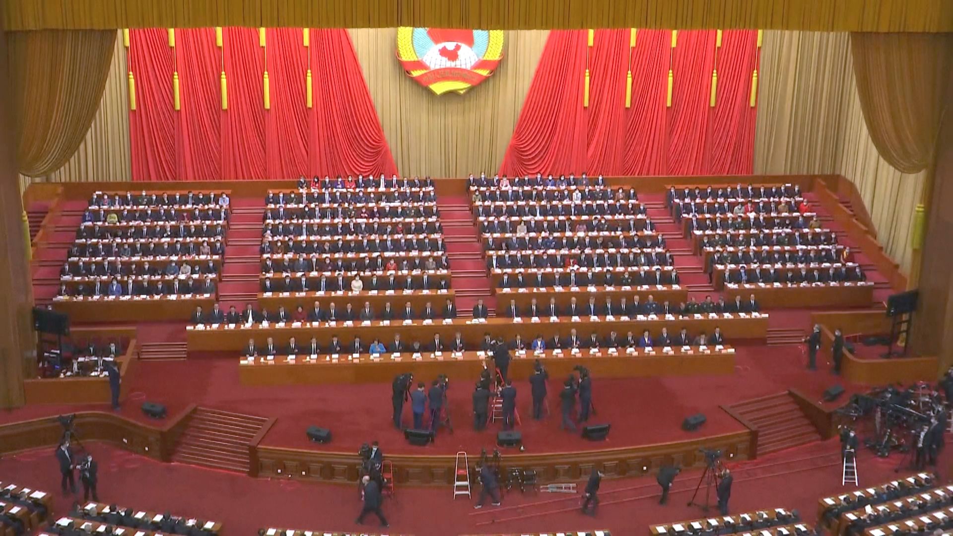 全國政協十四屆一次會議閉幕