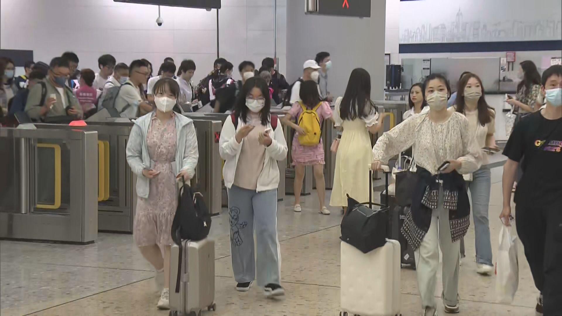 港澳辦副主任王靈桂：中央續推惠港措施　一簽多行開放城市越來越多