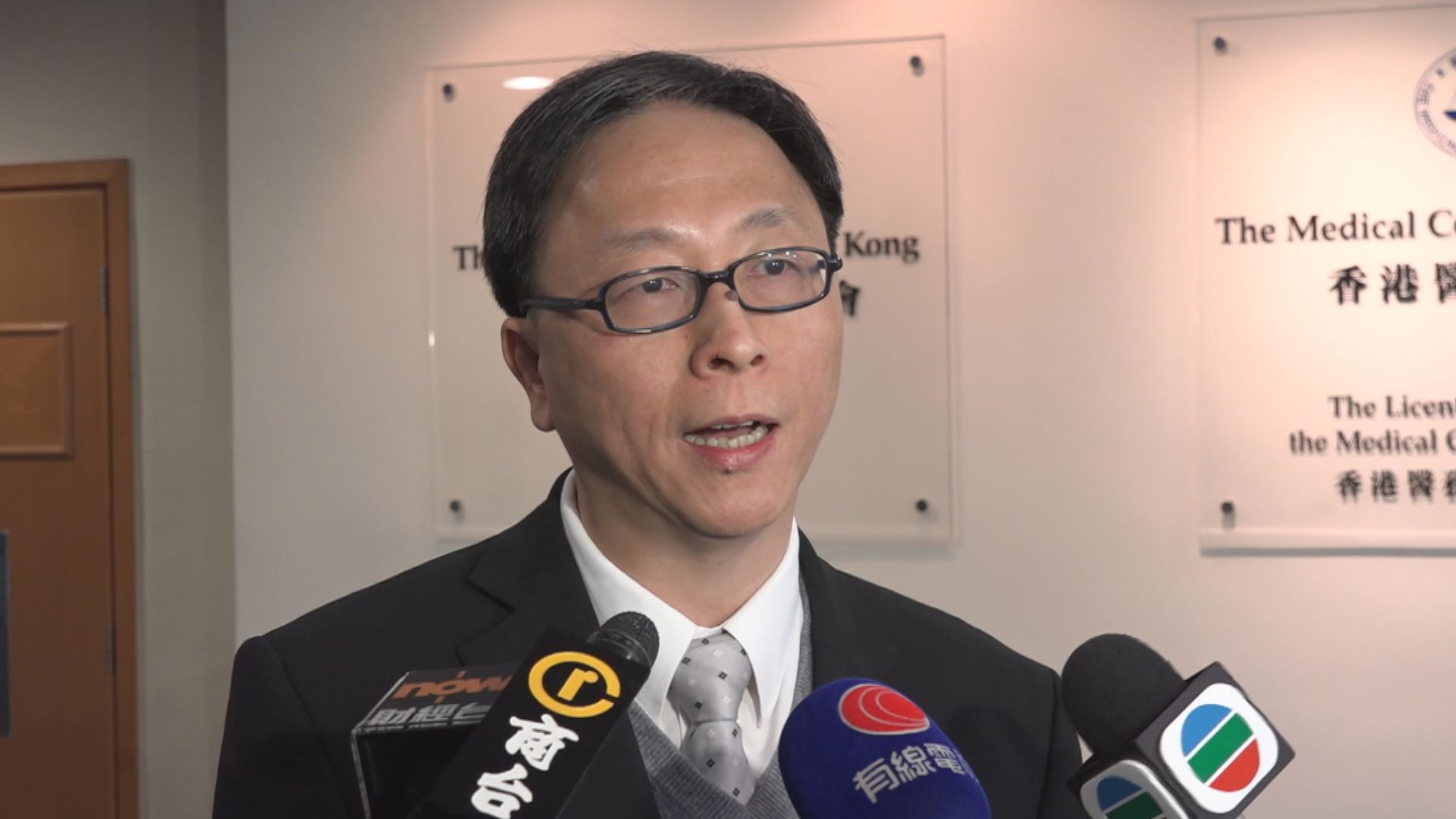 何栢良：港疫情未受控　應以警方超級電腦追蹤患者接觸史