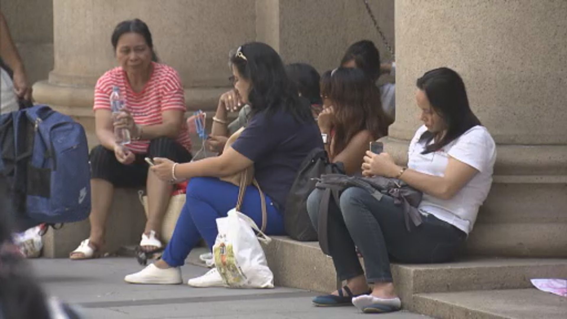 羅致光：考慮放寬外傭來港名額