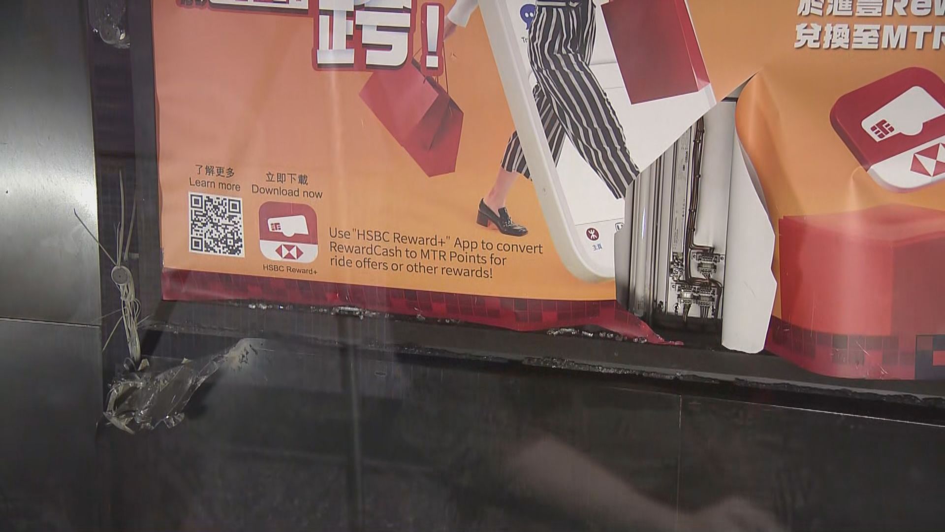 港鐵：車門因廣告牌撞擊而飛脫　更換廣告由外判商負責
