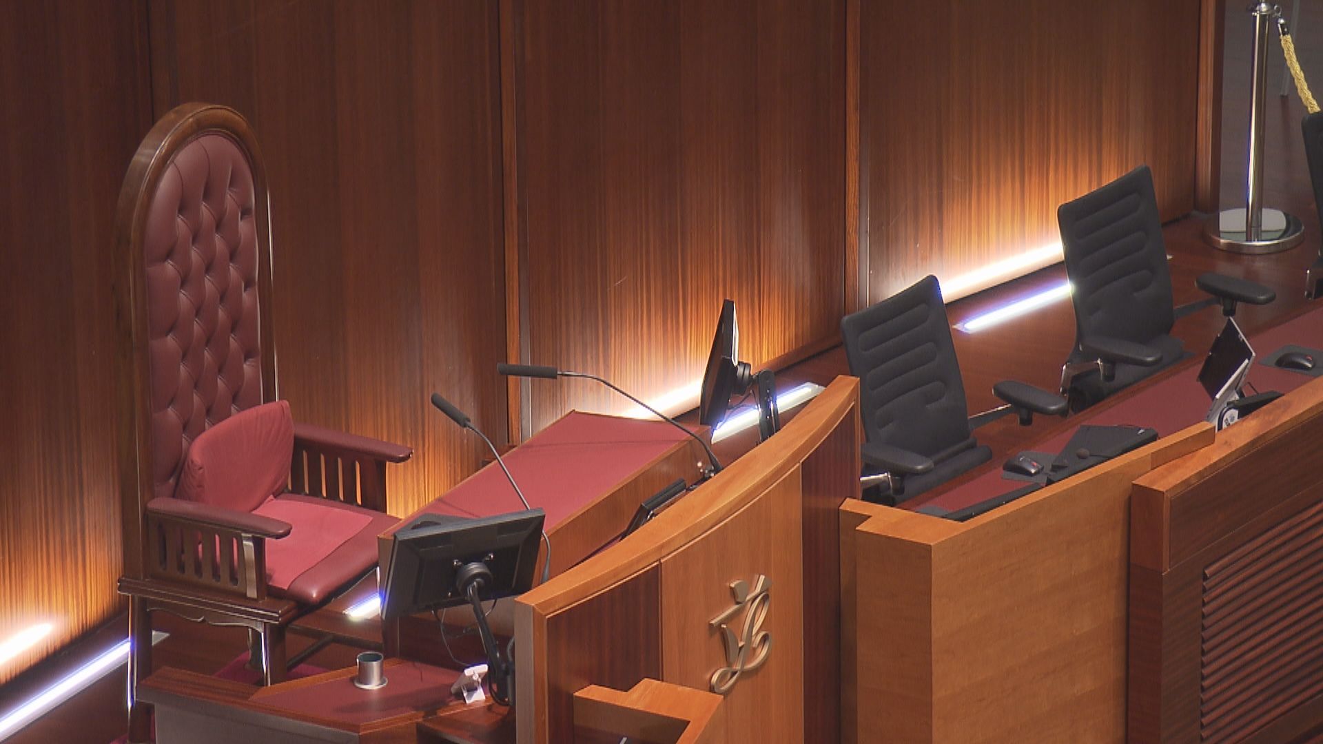 多位年屆七十議員不競逐連任　譚耀宗：社會回復平靜應讓年輕人接棒