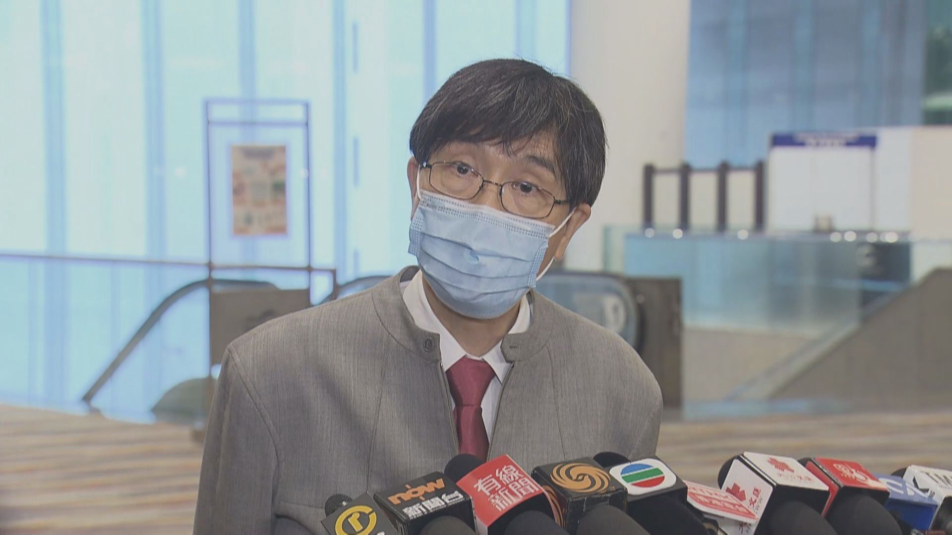 袁國勇倡「後疫苗浪」　接種率99%後不再檢疫讓生活回復正常