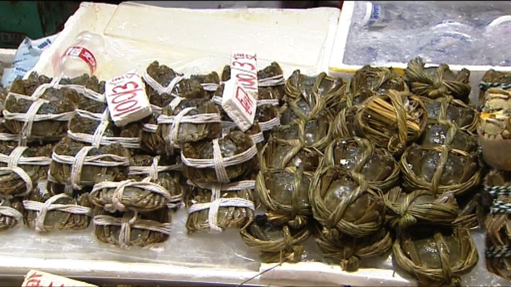 多個街市仍出售聲稱來自內地大閘蟹