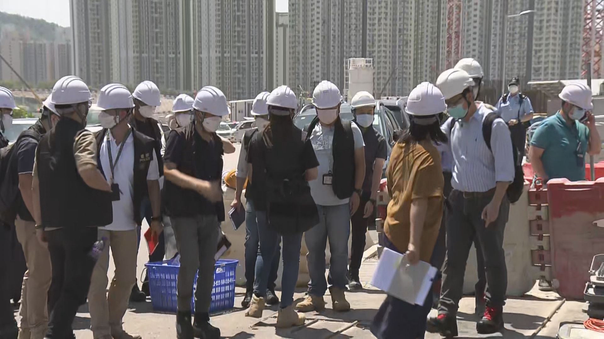 警方聯同勞工處到安達臣道天秤意外地盤調查