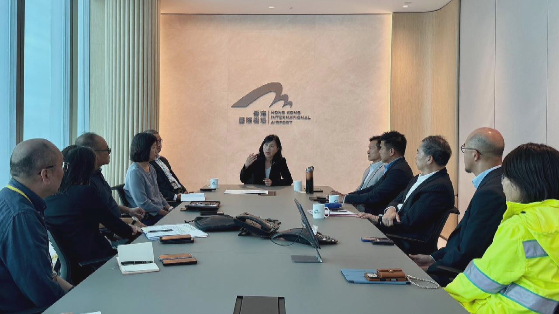 機場貨機衝落海｜陳美寶召開會議了解意外原因及跟進情況