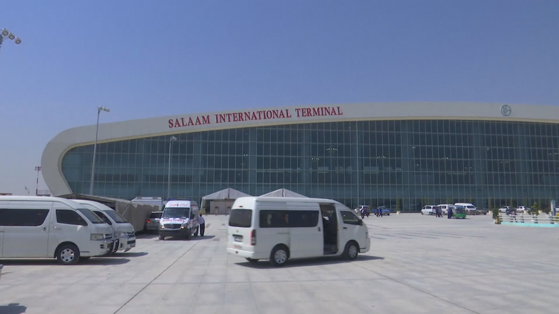 航空界人士指出事客機曾不尋常右轉