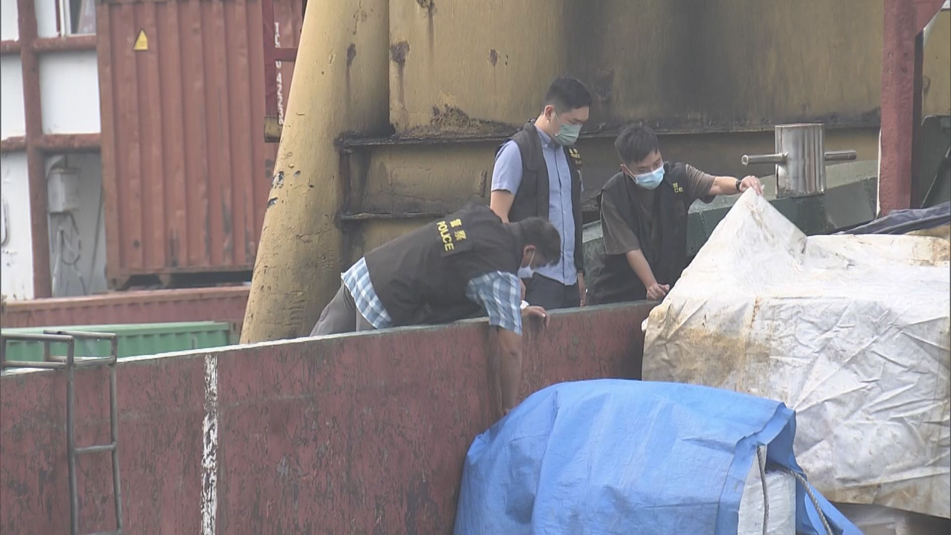 警方聯同海關巡查油麻地貨物裝卸區打擊走私
