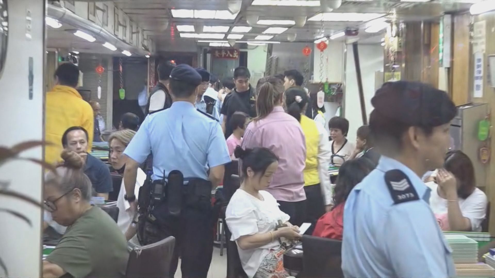 警方深水埗反罪惡行動巡查娛樂場所