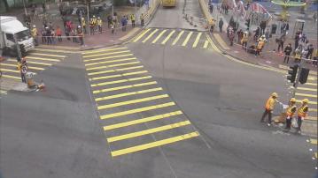 沙田沙角街與逸泰街十字路口試行打斜過馬路