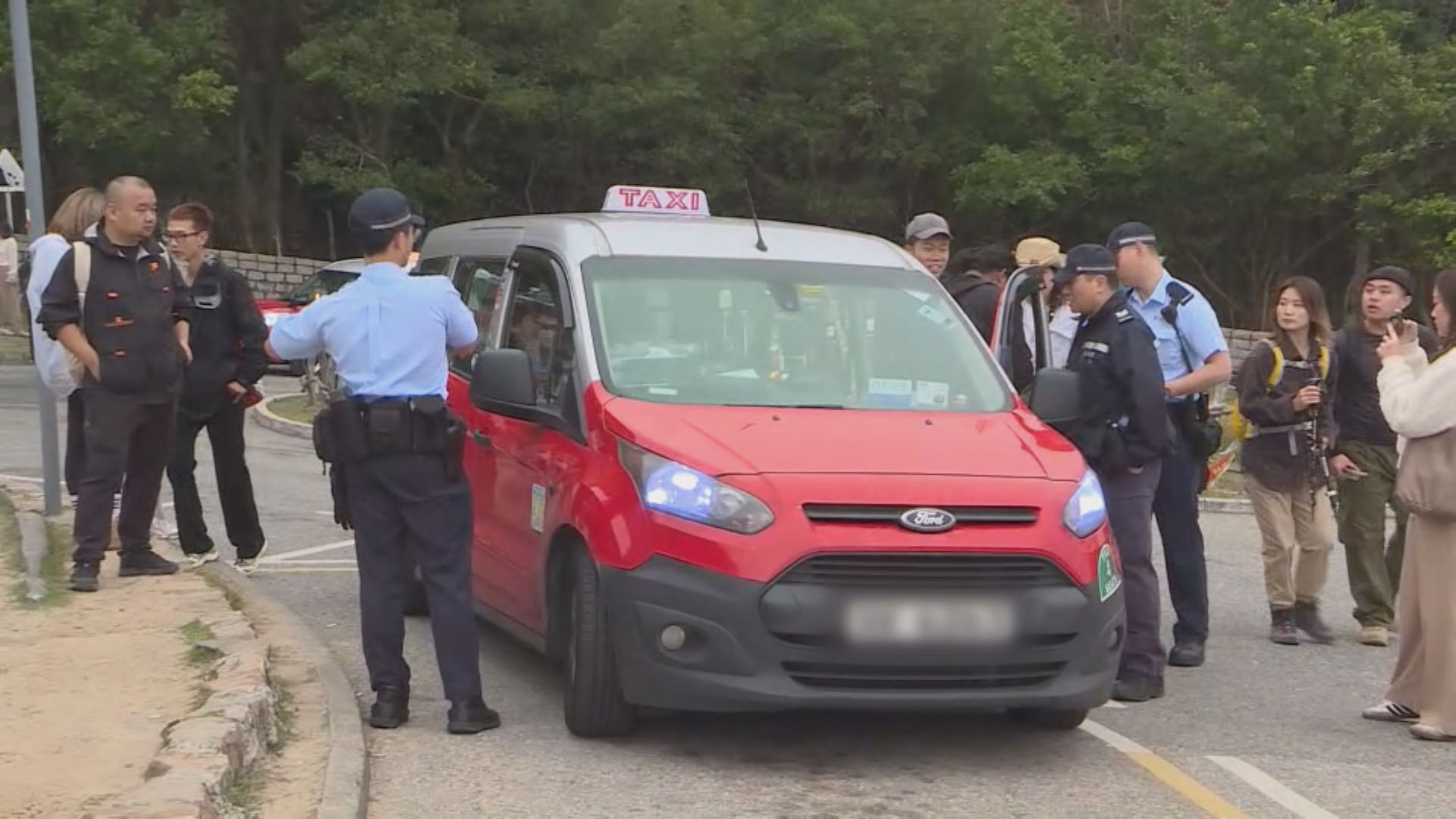 本台直擊｜東壩出北潭涌收四百　的士司機涉濫收車資被捕