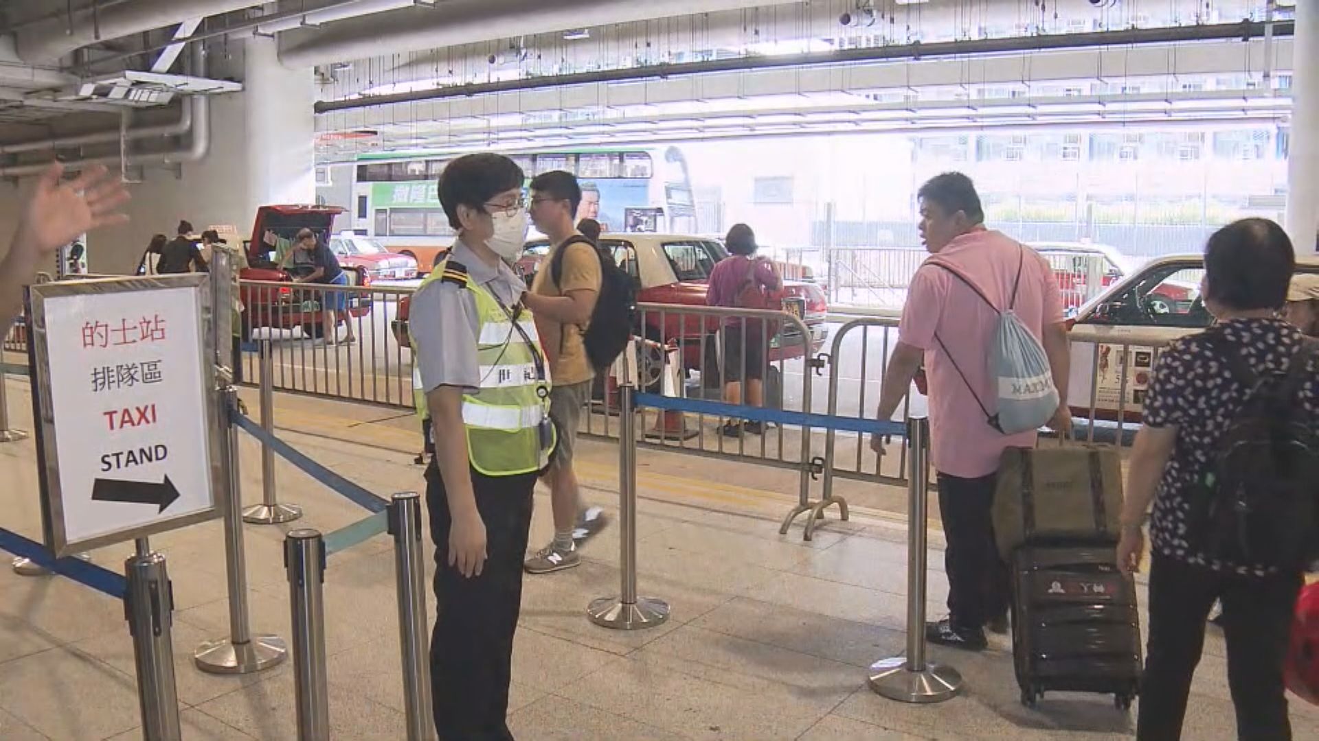 郵輪碼頭即日起設免費穿梭巴士 向的士派發50元石油氣券