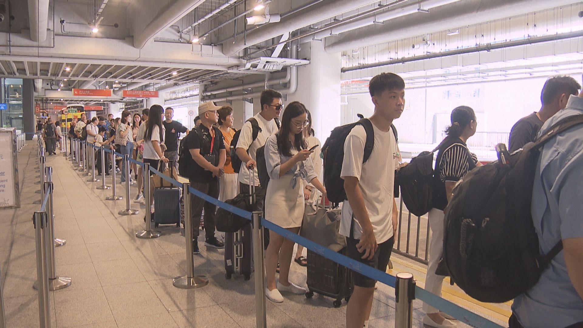 運輸署與的士業界開設群組 助疏導郵輪碼頭旅客