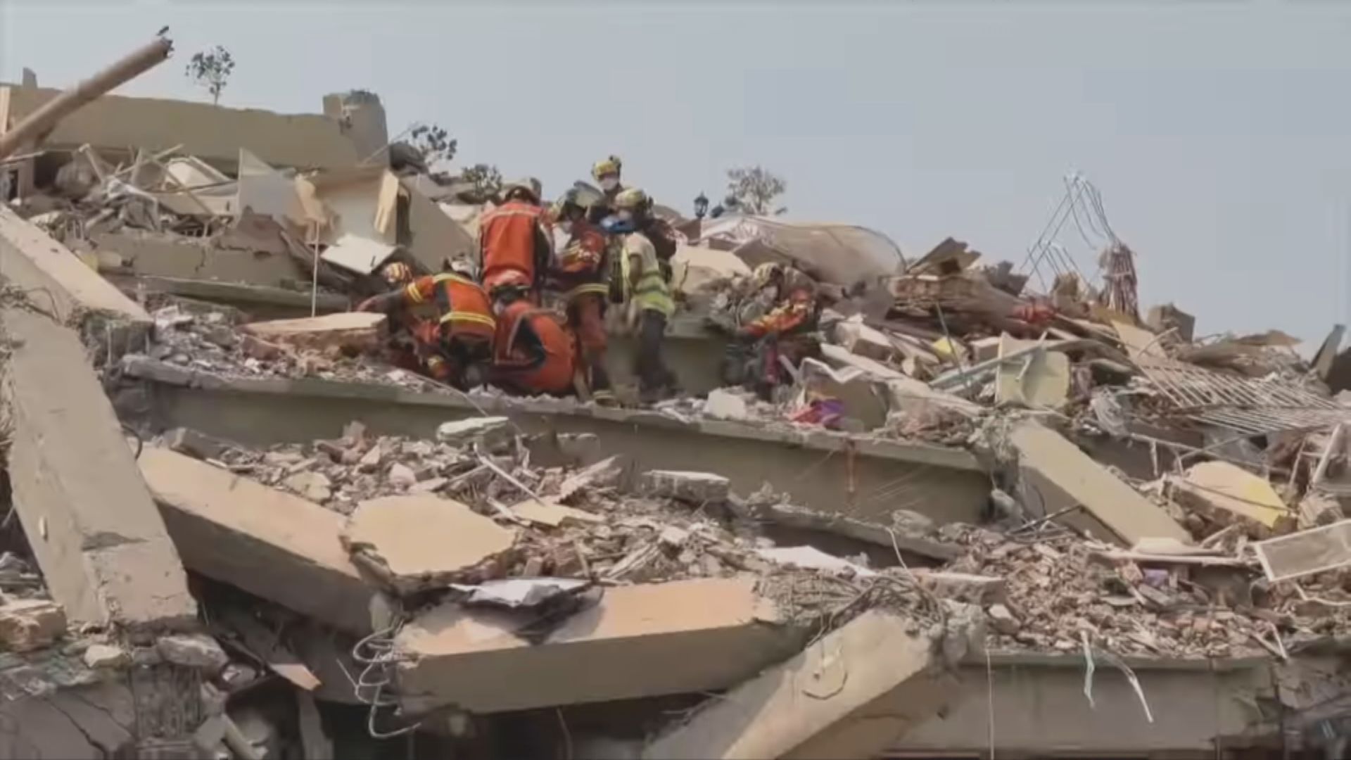 陳國基鄧炳強楊恩健赴京迎接救援隊由緬甸回國