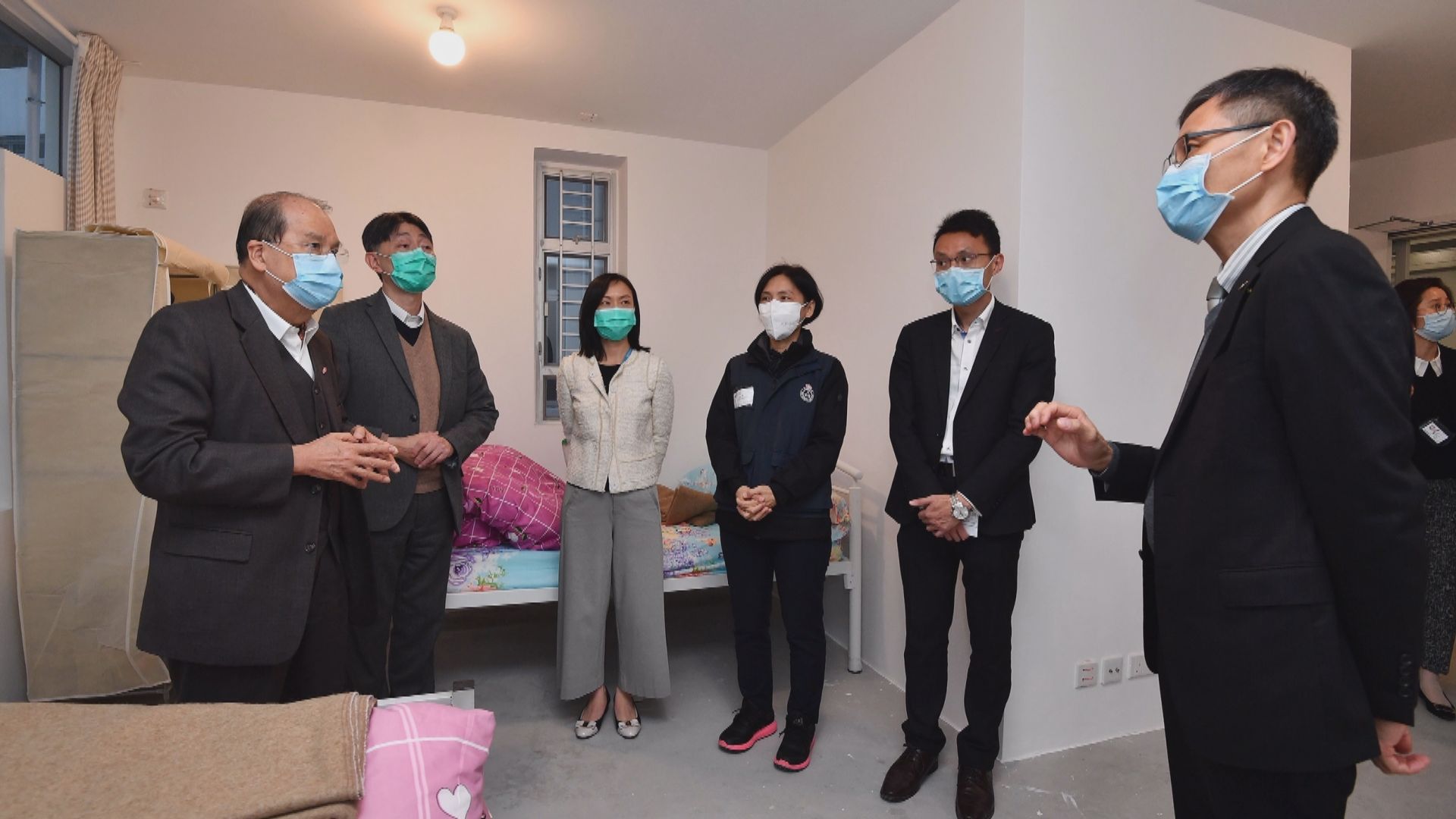 張建宗︰政府目標今月內駿洋邨增1600個檢疫單位